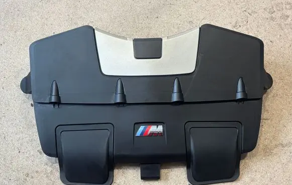 BMW X6 E71 Air filter box 7589647