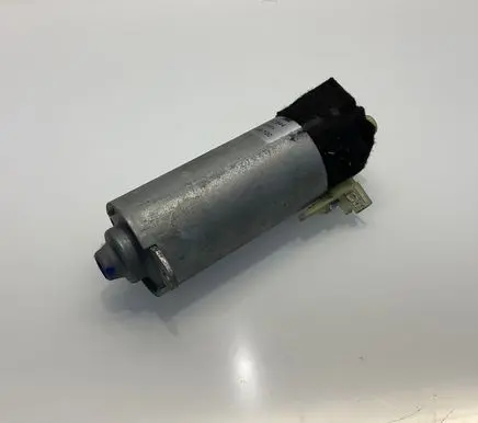 Mercedes-Benz S W221 Seat adjustment motor 0130002644 970796100 030107N