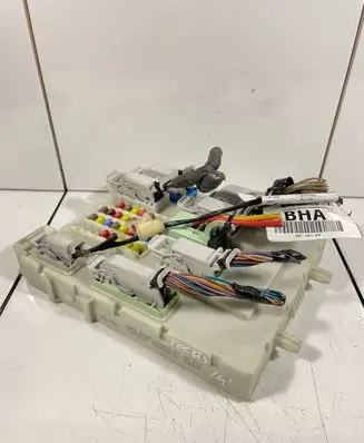 Ford Focus Fuse module BV6N14A073ET 00044665 522074F06