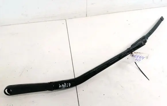 Mercedes-Benz C W203 Front wiper blade arm