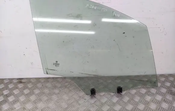 Peugeot 208 Front door window glass four-door