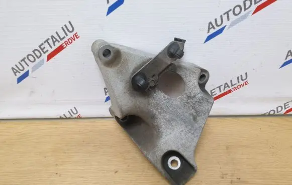 BMW X1 E84 Engine mounting bracket 6777061 22116777061
