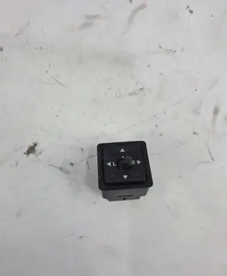 Mitsubishi Pajero Wing mirror switch 