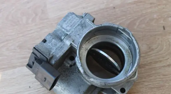 Volkswagen Golf V Throttle valve 03G128063C