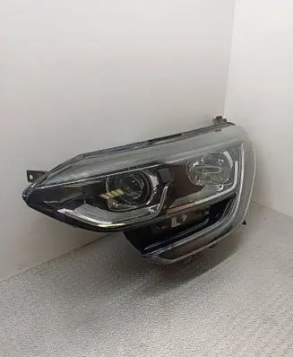 Renault Megane IV Headlight/headlamp 260607159R 90108043
