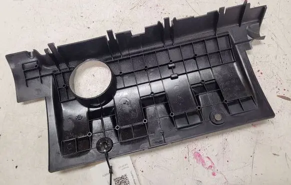 Peugeot 308 Engine cover (trim) M04013A150 V7567354