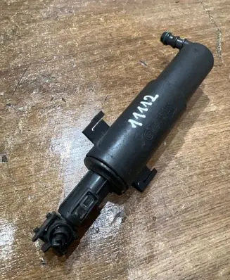 BMW 3 E90 E91 Headlight washer spray nozzle 7179311 13037710
