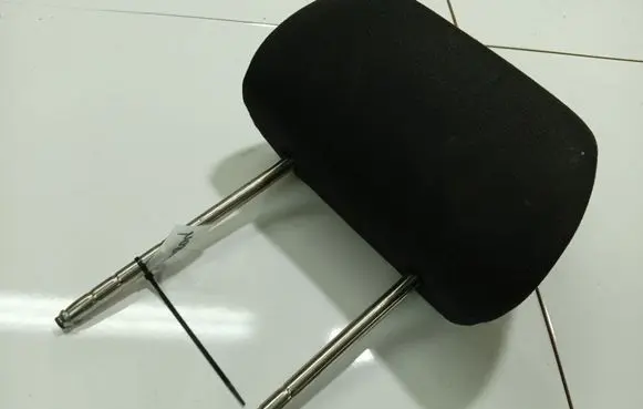 Volkswagen Bora Front seat headrest 
