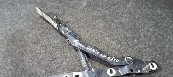 Alfa Romeo 159 Engine bonnet/hood hinges