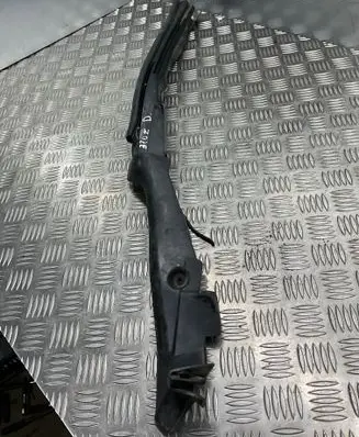 Nissan 370Z Fender end trim 658201EA1A 858201EA1A
