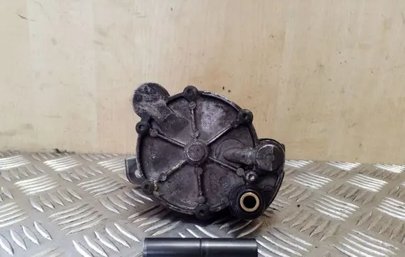 Volkswagen Transporter - Caravelle T4 Vacuum pump 074145100A