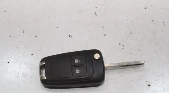 Opel Mokka Ignition key/card 