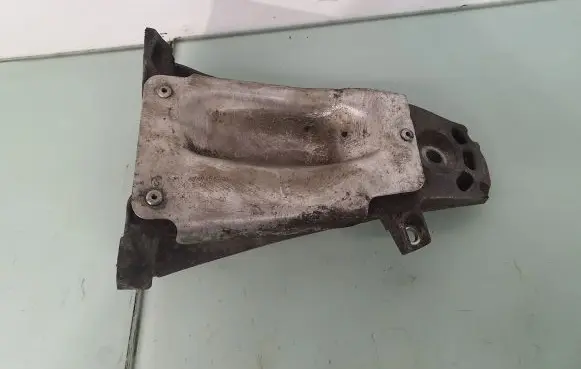 BMW 5 E60 E61 Engine mounting bracket 22116771070 6770634