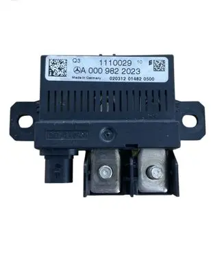 Mercedes-Benz C W204 Charging relay A0009822023