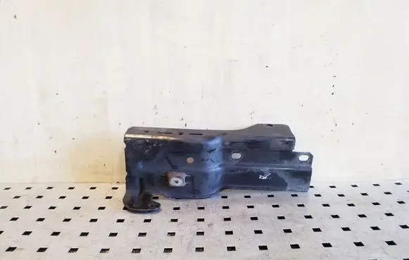 Radiator mount bracket