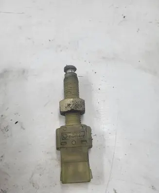 Audi A4 S4 B5 8D Clutch pedal sensor 443945515