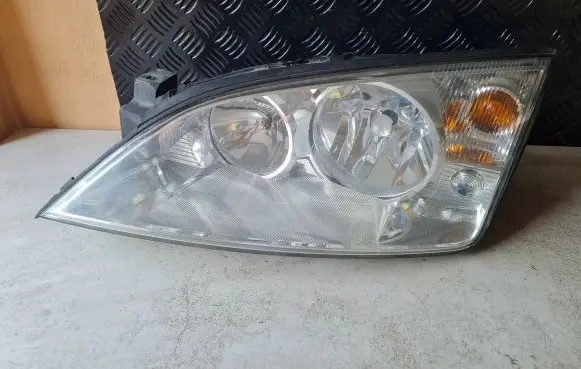 Ford Mondeo Mk III Headlight/headlamp 1S7113006AM 0301174201