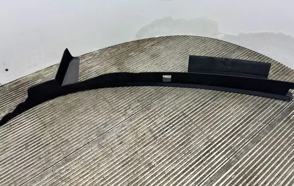 Land Rover Discovery 5 Bonnet wind deflector HY3216N740A