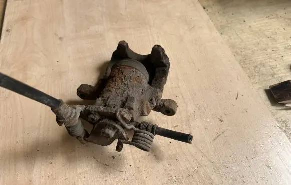 Mitsubishi Space Star Rear brake caliper