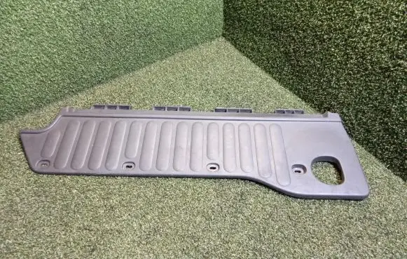 Trunk/boot sill cover protection