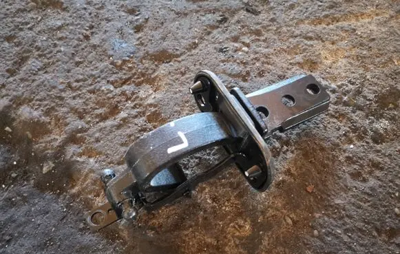 Volvo V70 Tailgate/trunk/boot hinge