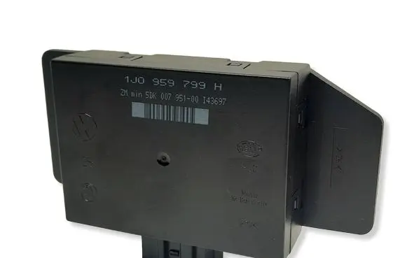 Volkswagen Golf IV Comfort/convenience module 1J0959799HKASACJA 1J0959799H