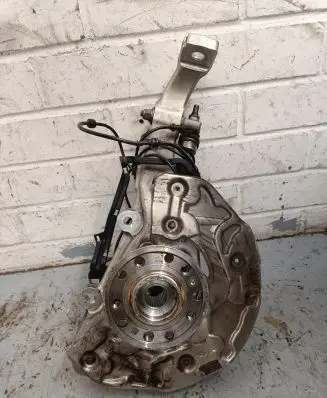 Mercedes-Benz E AMG W213 Front wheel hub A2054210220 A2053340300