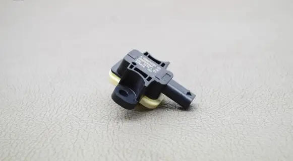 Mercedes-Benz GL X166 Airbag deployment crash/impact sensor A1668210351