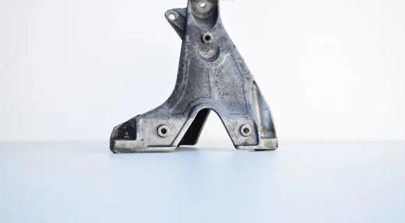 Audi A4 S4 B6 8E 8H Engine mounting bracket 8E0199308D