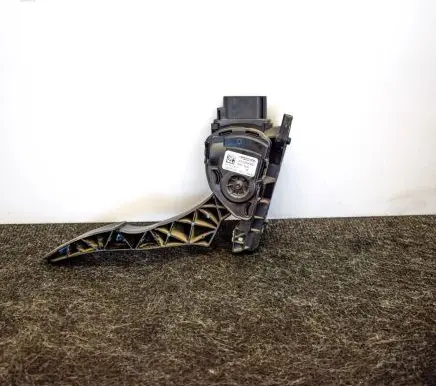 Volvo XC60 Accelerator throttle pedal 31329060