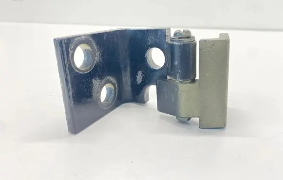 BMW X5 E53 Rear door lower hinge 82651689 ES79 0505
