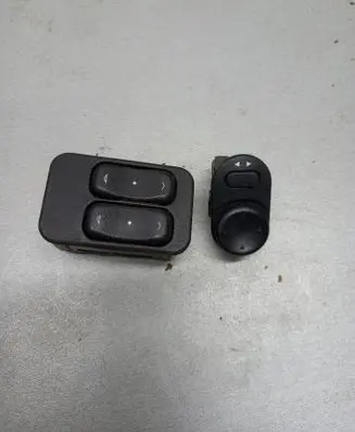Opel Combo C Electric window control switch