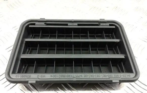 BMW 5 F10 F11 Quarter panel pressure vent 6962293