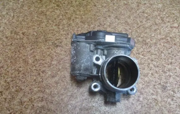 Opel Astra J Throttle valve 55570009DB