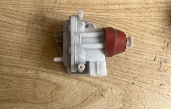 Audi 80 90 B2 Central locking vacuum pump 893862153