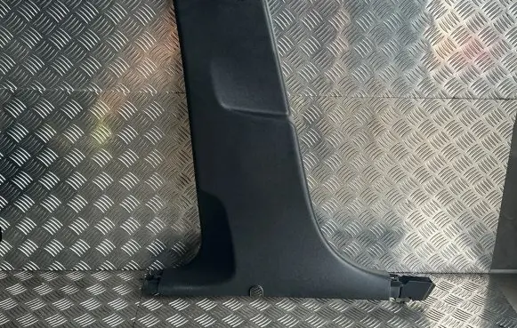 (B) pillar trim (bottom)