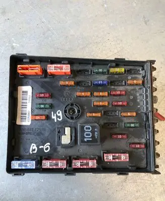 Volkswagen PASSAT B6 Fuse module 3C0937125 63592777