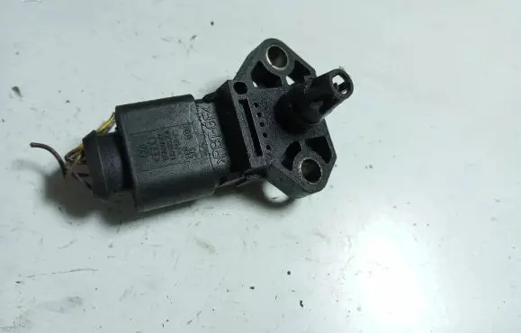 Volkswagen Touran I Air pressure sensor 0281002399 038906051B
