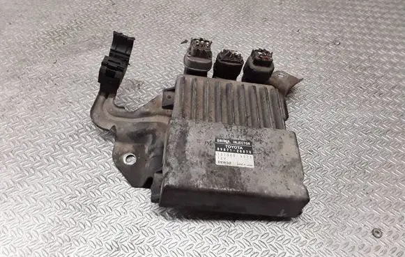 Toyota Avensis T250 Fuel injection control unit/module 8987120070 1310001371
