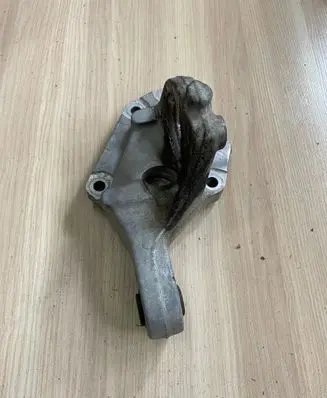 Opel Vivaro Driveshaft support bearing bracket 9674067780