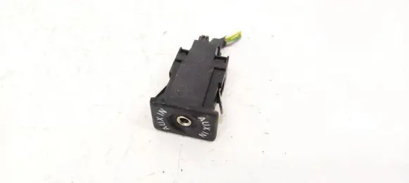 Volkswagen Jetta V USB socket connector 