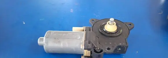 Ford Fusion Front door window regulator motor 0130821939