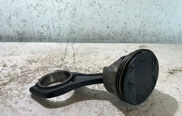 Audi A6 S6 C6 4F Piston with connecting rod