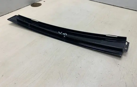 Volkswagen PASSAT B5.5 Rear door glass trim molding