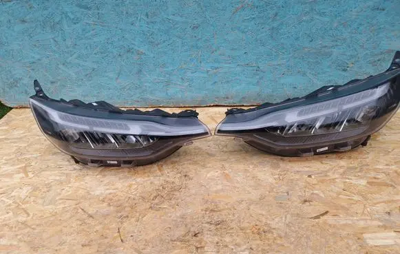 Ford Transit Custom Headlight/headlamp PZ31-13E015-CB