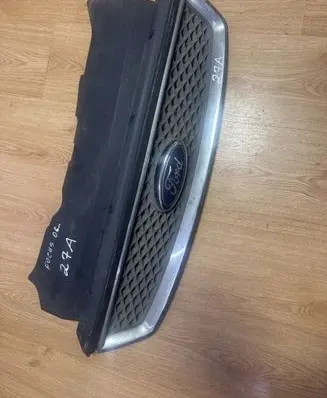 Ford Focus Front bumper upper radiator grill
