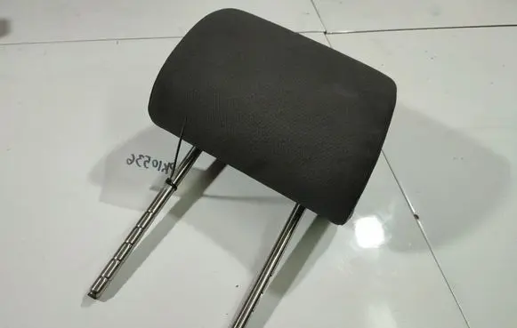 Volkswagen Golf Plus Front seat headrest 