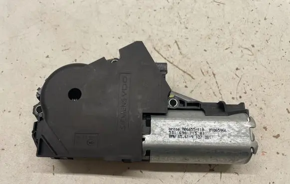 BMW 5 F10 F11 Sunroof motor/actuator 9127381 A06655110 01065966