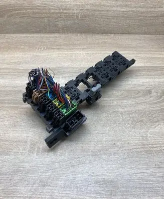 Audi 80 90 B3 Fuse module 893937503
