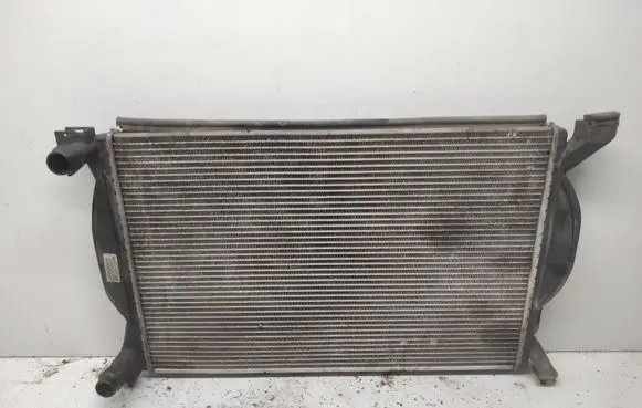 Audi A4 S4 B7 8E 8H Coolant radiator 8E0121251A